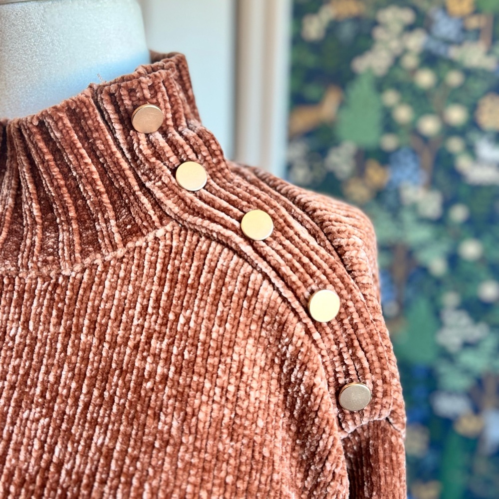 Cynthia Rowley Brown chenille cozy oversized Turtleneck Sweater gold buttons - Picture 2 of 8